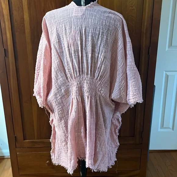 Vince Camuto Textured Shawl Cover Up - Picture 4 of 6